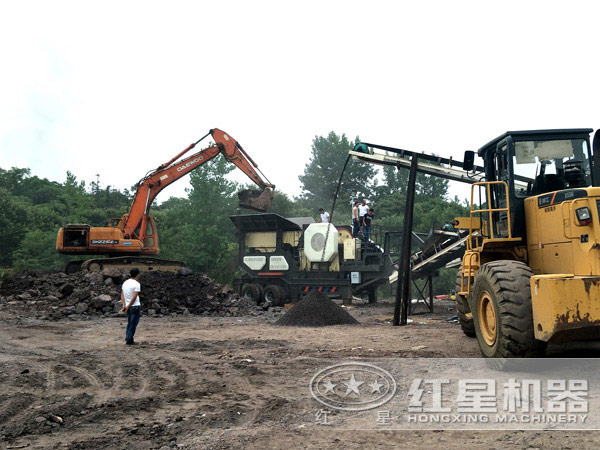 轉(zhuǎn)場靈活，移動自由的矸石移動破碎機